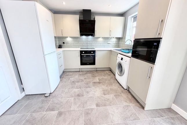 4, Fitzgerald Place, Brierley Hill photo 4