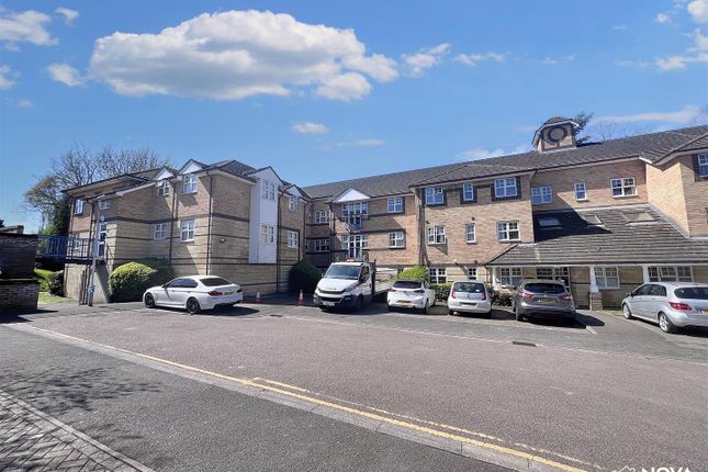 2-bed flat on Flat 39, Barons Court, Earls Meade, Luton, £200,000