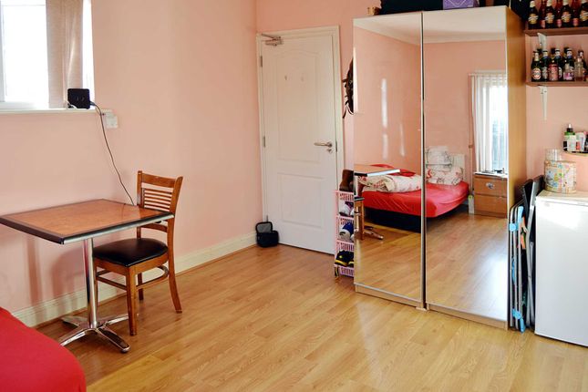 Studio to rent in Abbey Road, Park Royal