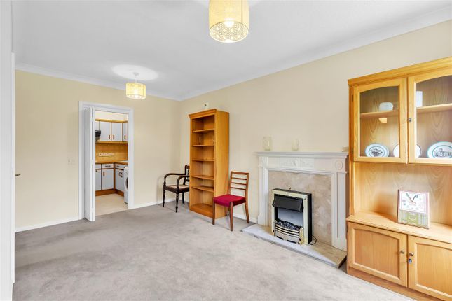 18, Stanford Orchard, Warnham photo 4