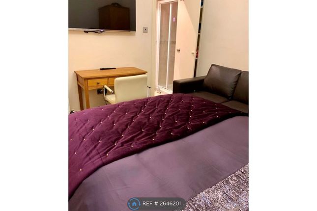 Huge Ensuite Rooms With Smart Tvs