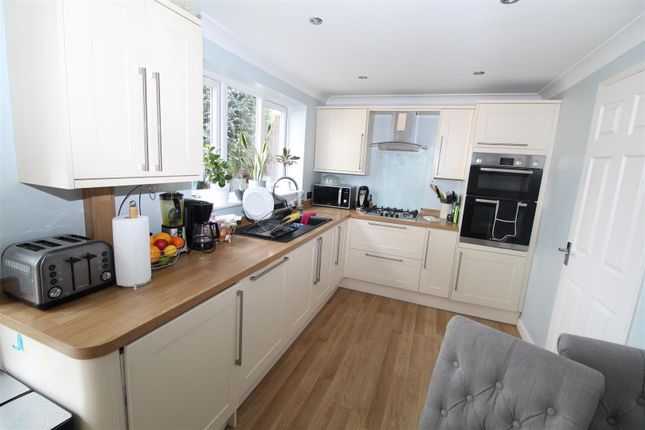 12, Acacia Close, Ipswich photo 4