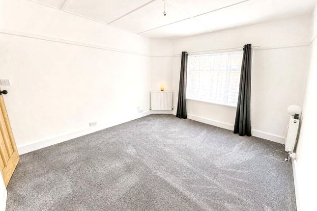 Flat 2 Clifton Court, Heathcote Road, Bournemouth, Dorset, BH5 1EY photo 5