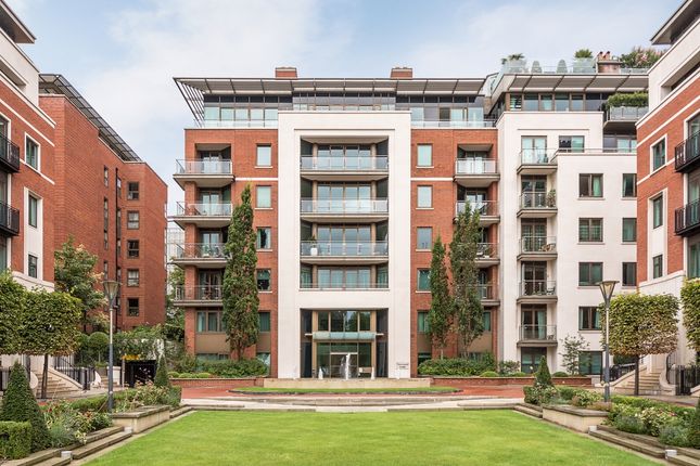 Flat to rent in Thornwood Gardens, London