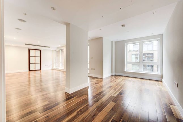 Flat for sale in Compass House, Chelsea Creek, London