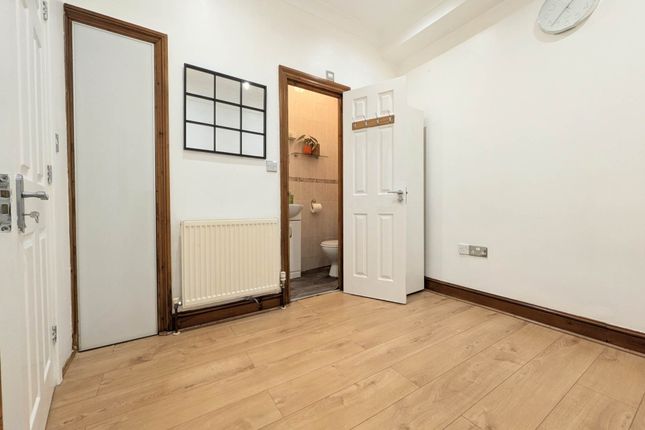 31, Mortimer Road, London photo 3