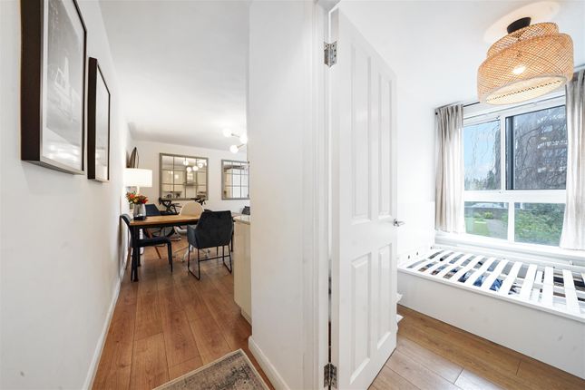 Flat for sale in March Court, Warwick Drive, Putney