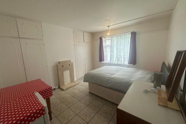 Studio house on 27, Hoylake Road, London, £800/mo