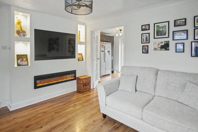 37, Clos Cwm Garw, Caerphilly photo 4