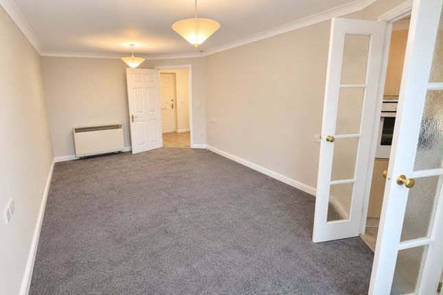 Flat 30, Calverley Court, 370-374, Kingston Road, EPSOM photo 4