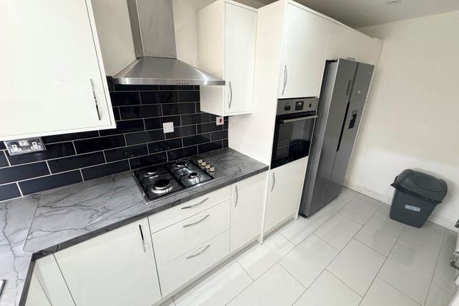 19, ROMFORD photo 2