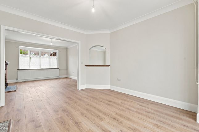 47, High Road North, Basildon photo 4
