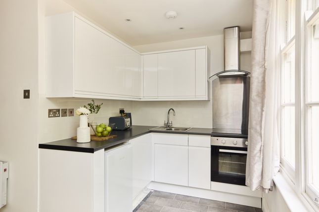 Flat K The Lodge, 22, Leigham Court Road, London photo 2