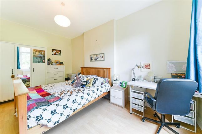 Flat to rent in West Hill, Putney, London