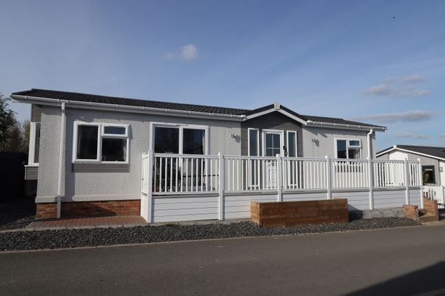 2-bed caravan on 33, The Grange, Lutterworth, £125,000