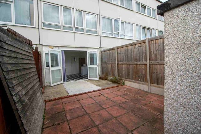 8A Caernarvon Close, Mitcham photo 5