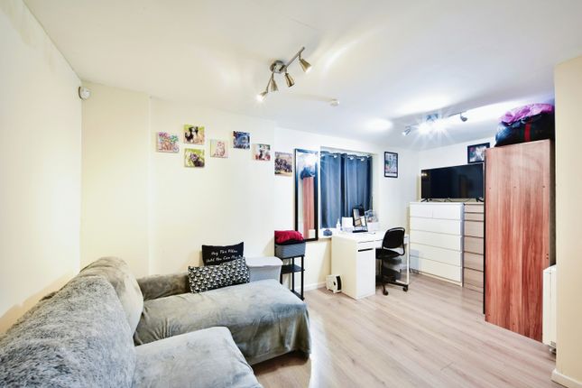 1-bed flat on Flat 1, Oaklands House 12-14,, Ashford Road, Kent, £140,000