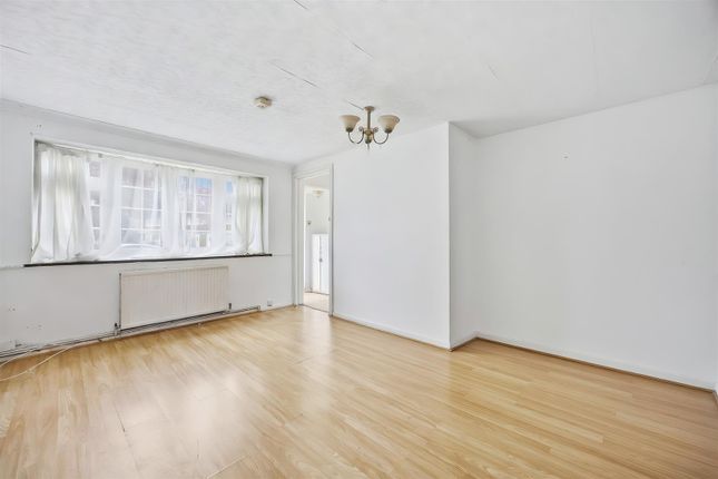 5, Vineries Close, West Drayton photo 3