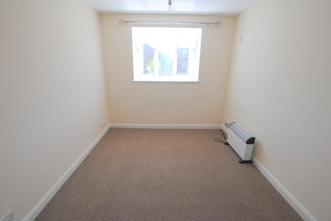 Terraced house to rent in Aspen Close, Rushden