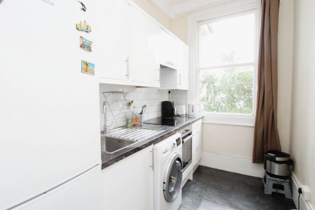 Flat to rent in Shelley Road, Worthing