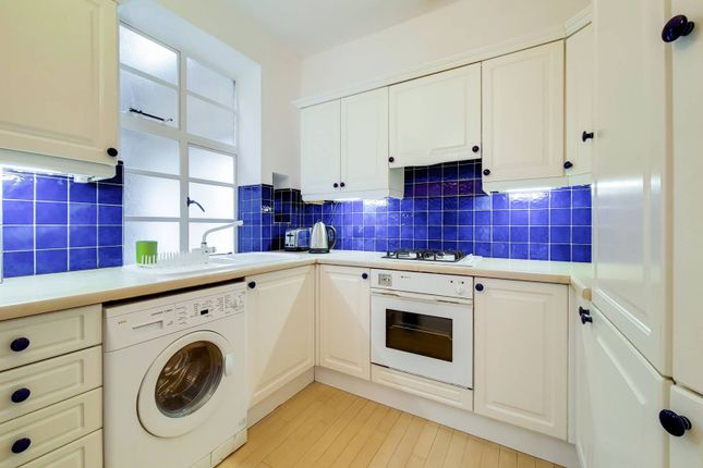 Flat to rent in Trinity Close, The Pavement, Clapham, London