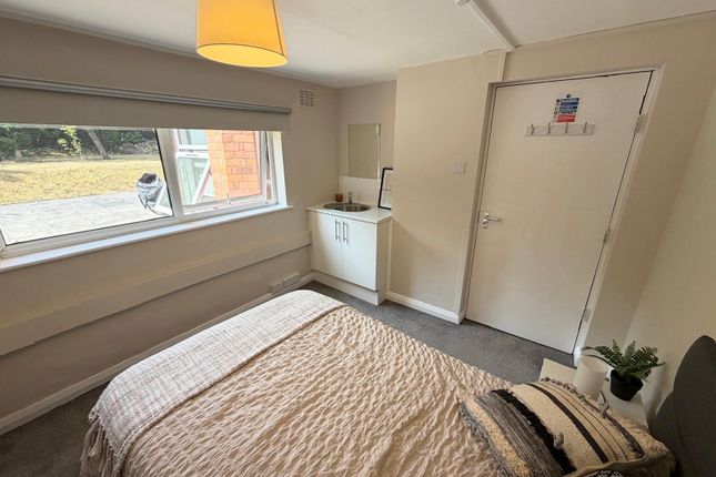 Room 8, DROITWICH photo 4