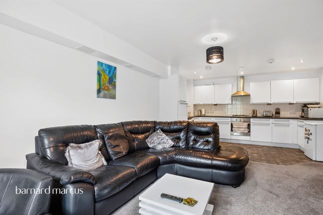20, Beaumaris Gardens, London photo 4