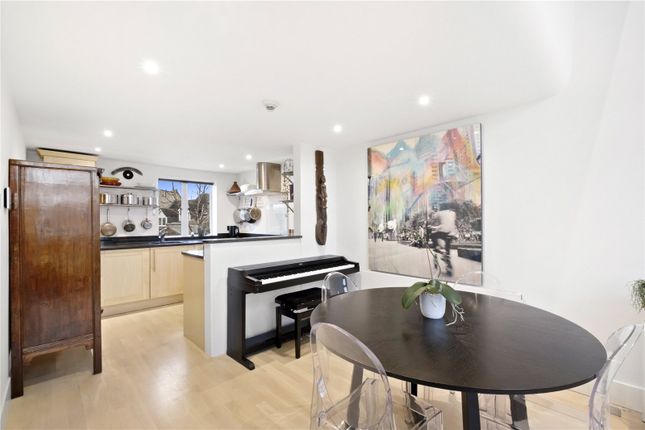 Flat 3, 243A,, Wimbledon Park Road, London photo 4