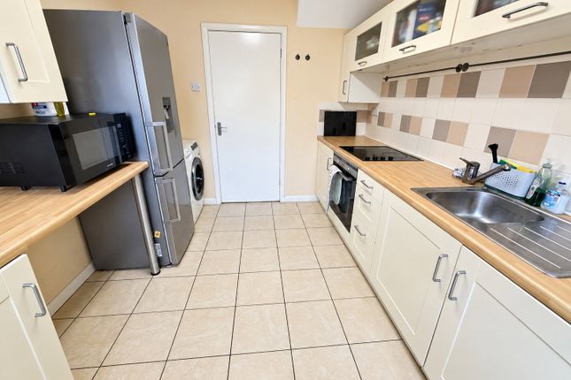 16, Barsham Drive, Brierley Hill photo 3