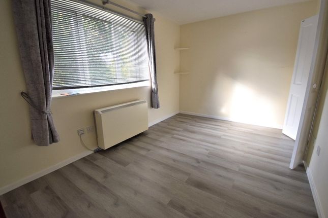 24, Hilton Close, Essex photo 3