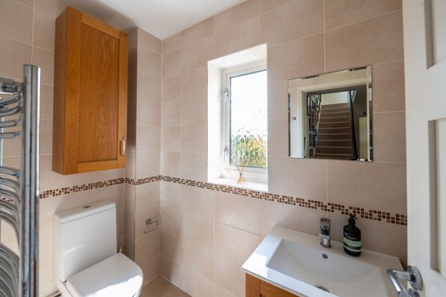 26 Windmill Way, Reigate photo 4