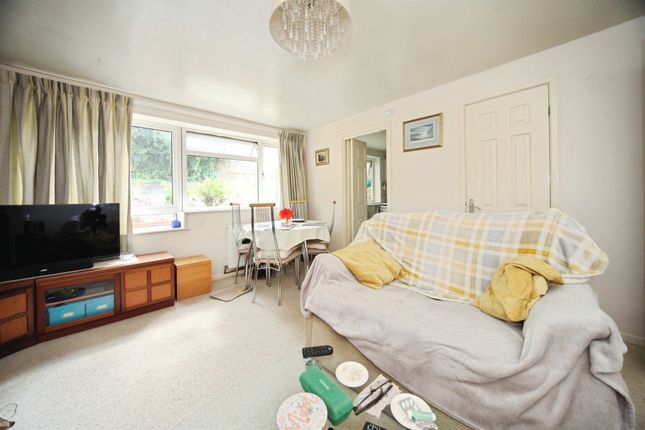 31, Bonnick Close, Luton photo 3