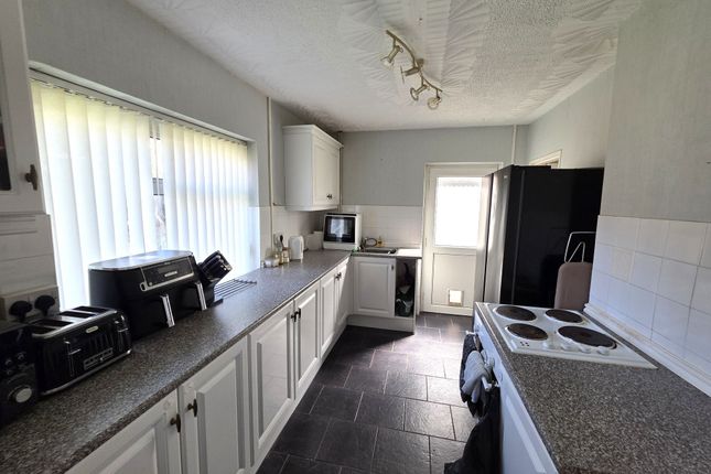 23 Brynawelon, Neath photo 4