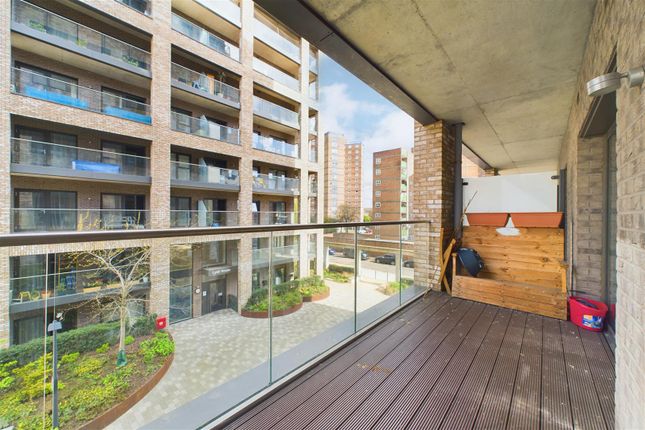 Flat for sale in Paynter House, Shipbuilding Way, London