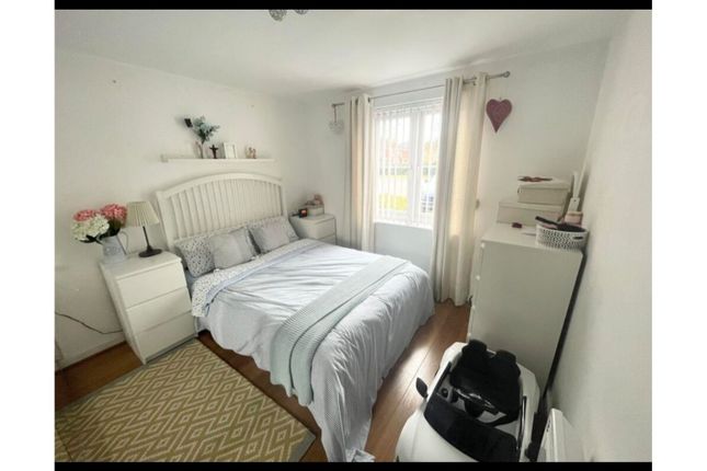Flat for sale in Archdale Close, Chesterfield