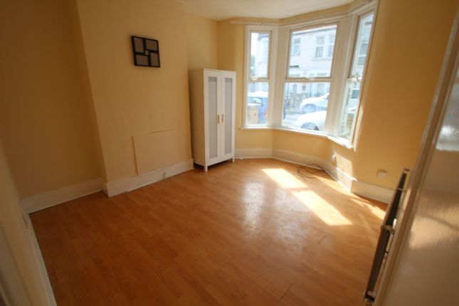 Flat to rent in Grosvenor Road, London