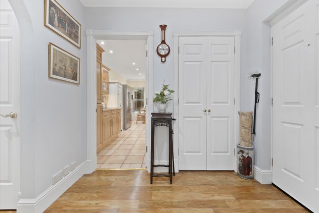 1, Palmerstone Court, Virginia Water photo 2