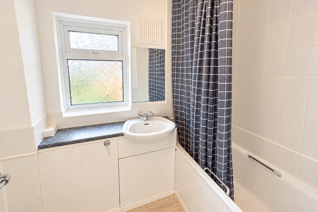 Flat 27, Upper Elmers End Road photo 2
