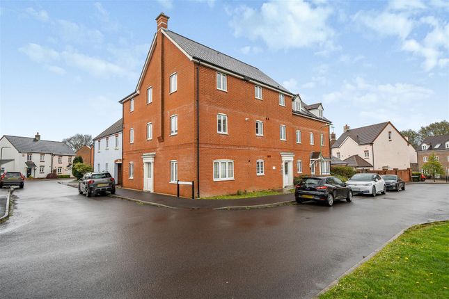 Thumbnail Flat to rent in Collingwood Way, Petersfield, Hampshire