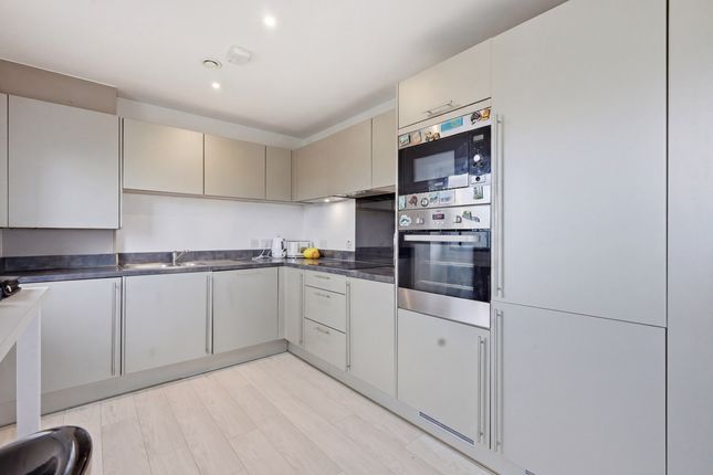 32 Waterfront Court, Hazlemere Marina, Waltham Abbey photo 4
