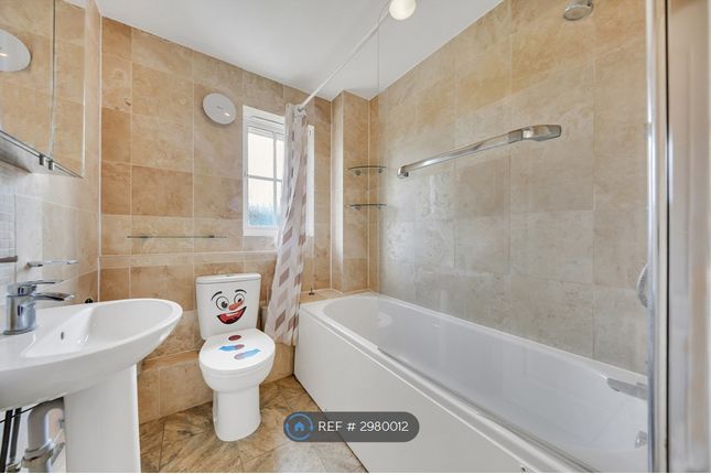 Karina Close, Chigwell photo 4