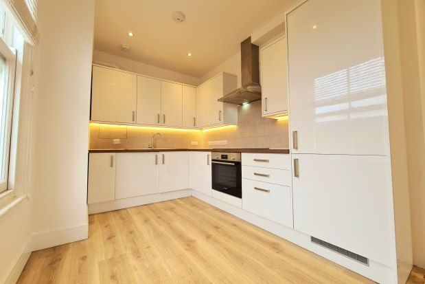 Flat to rent in Powis Street, London