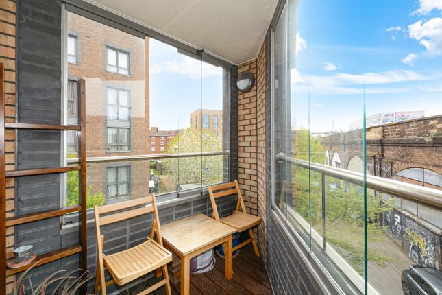 5 Avebury Court, Debnams Road, London photo 3