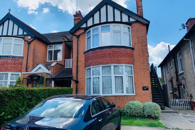 Wickliffe Avenue, Finchley photo 3