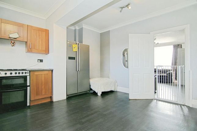 14, Owlcotes Road, Leeds photo 4