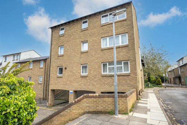 Flat for sale in Russell Court, Cambridge