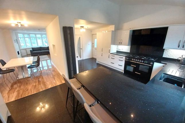 29, Carr Manor Walk, West Yorkshire photo 3
