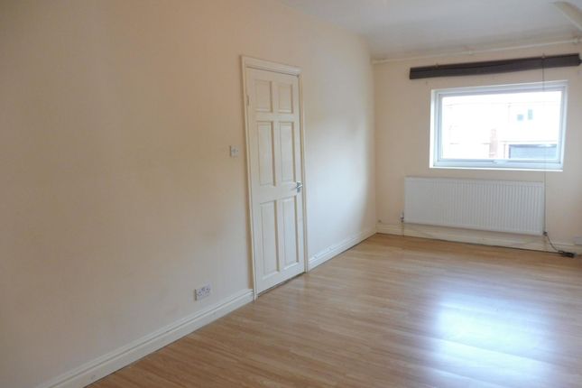 Flat to rent in Broadstone Road, Kitts Green, Birmingham