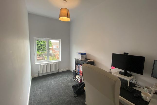 25, Rotherham photo 5