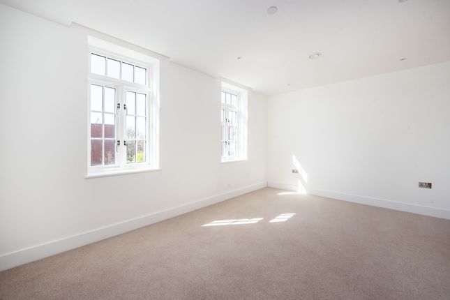Terraced house to rent in Upper Richmond Road, London